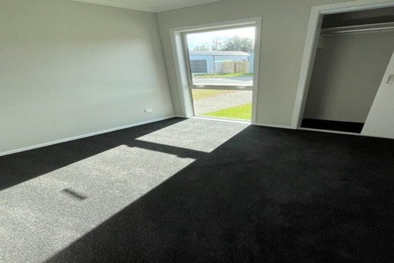 Photo of property in 24 Koru Loop, Paraparaumu, 5032