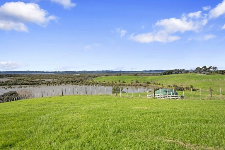 Photo of property in 68d Tuparekura Road, South Head, Helensville, 0874