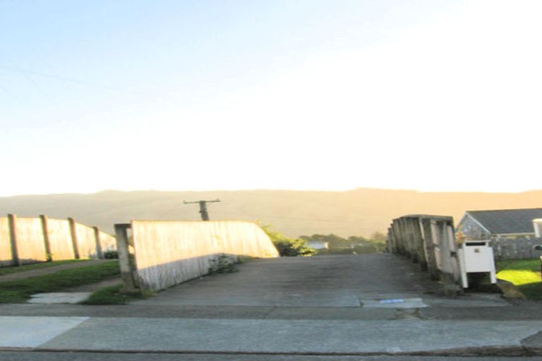 Photo of property in 8 Northumberland Street, Cannons Creek, Porirua, 5024