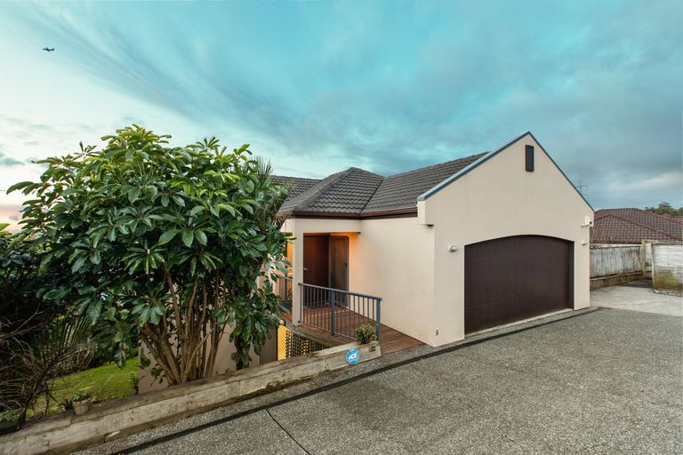 Photo of property in 132 Redoubt Road, Goodwood Heights, Auckland, 2105