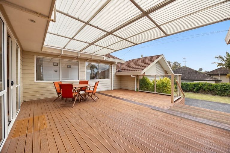 Photo of property in 16 Harbour Lights Close, West Harbour, Auckland, 0618