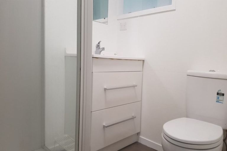 Photo of property in 1/546 Glenfield Road, Glenfield, Auckland, 0629