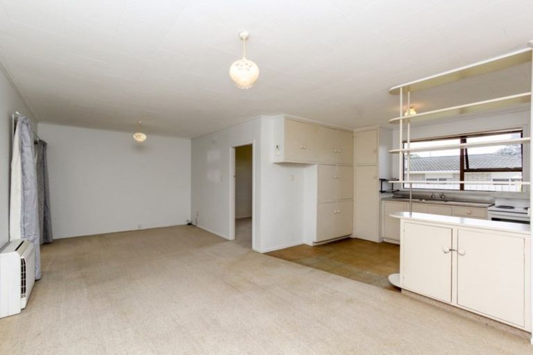 Photo of property in 2/458 Saint Aubyn, Moturoa, New Plymouth, 4310