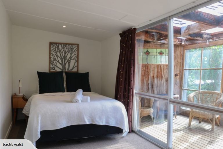 Photo of property in 25 Donnelly Street, Oakura, 4314