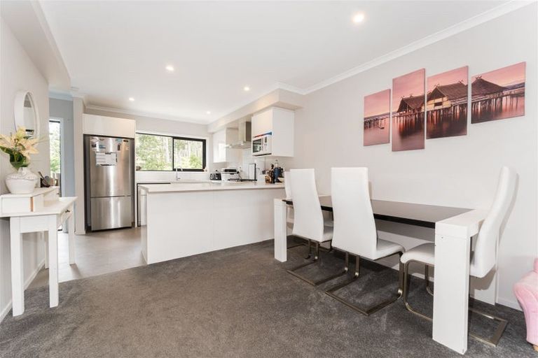 Photo of property in 25 Konoba Avenue, Kumeu, 0810