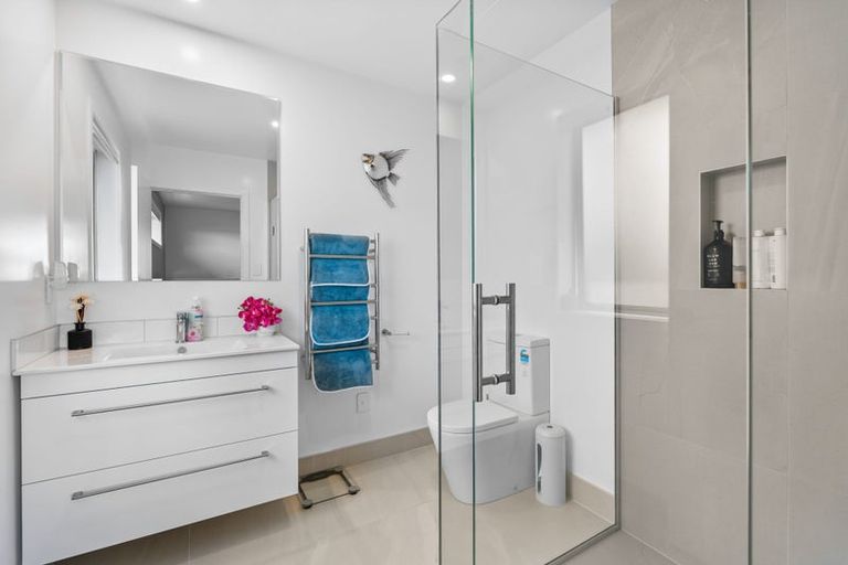 Photo of property in 104 Kaurinui Crescent, One Tree Point, 0118