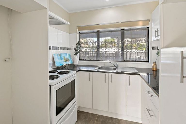 Photo of property in 81 St Annes Crescent, Wattle Downs, Auckland, 2103