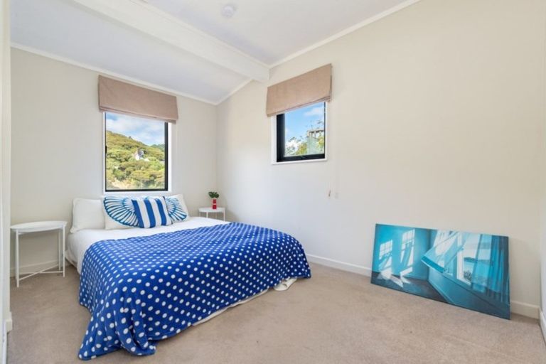 Photo of property in 49 Airlie Road, Plimmerton, Porirua, 5026