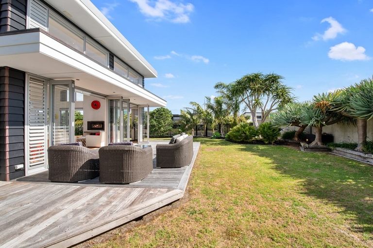 Photo of property in 9 Paraoa Crescent, Omaha, 0986