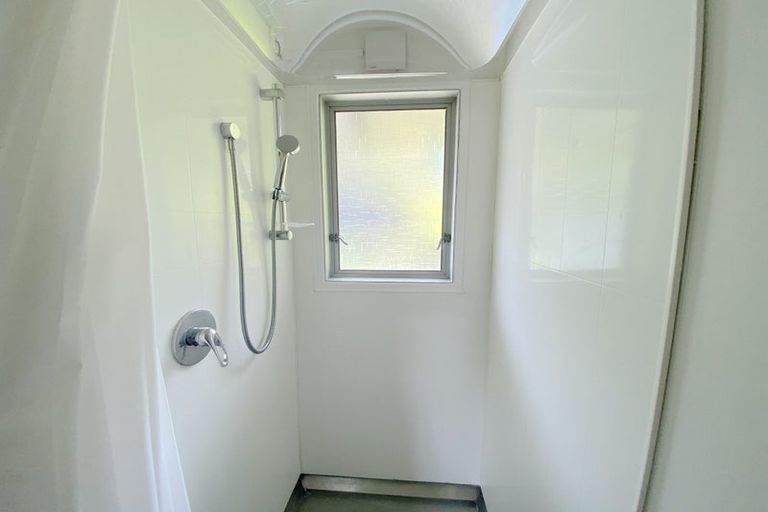 Photo of property in 74 Peach Road, Glenfield, Auckland, 0629