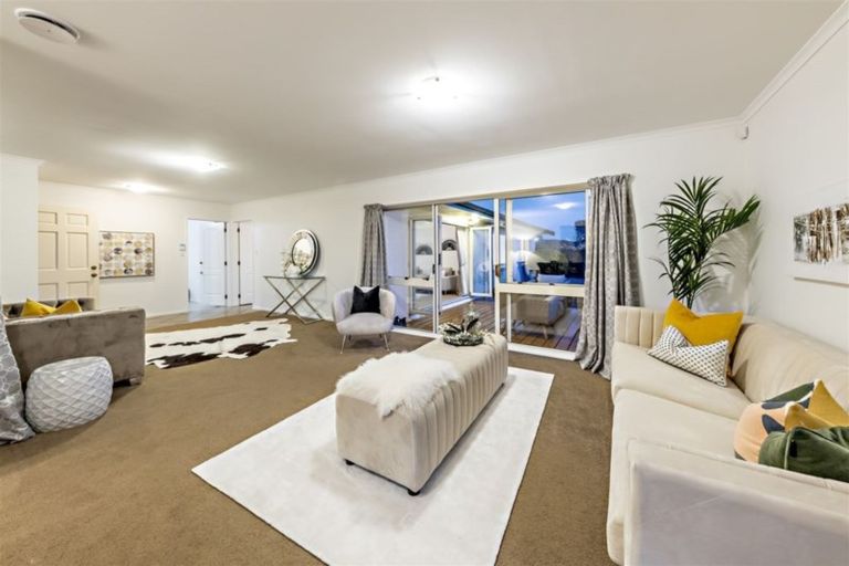 Photo of property in 21 Crescent Hills Court, Northpark, Auckland, 2013