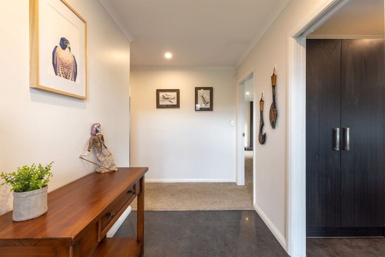 Photo of property in 6 D'urville Place, Kelvin Grove, Palmerston North, 4414