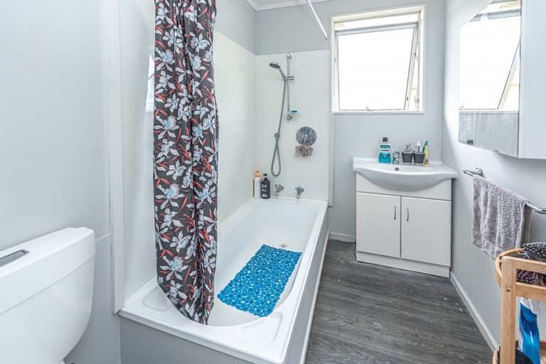 Photo of property in 17 Lee Street, Castlecliff, Whanganui, 4501