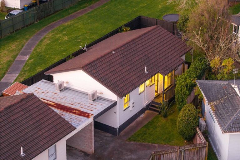 Photo of property in 92b Beach Road, Te Atatu Peninsula, Auckland, 0610
