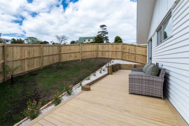 Photo of property in 31 Weatherly Road, Torbay, Auckland, 0630