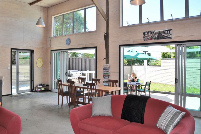 Photo of property in 19 Cumberland Street, Leigh, 0985