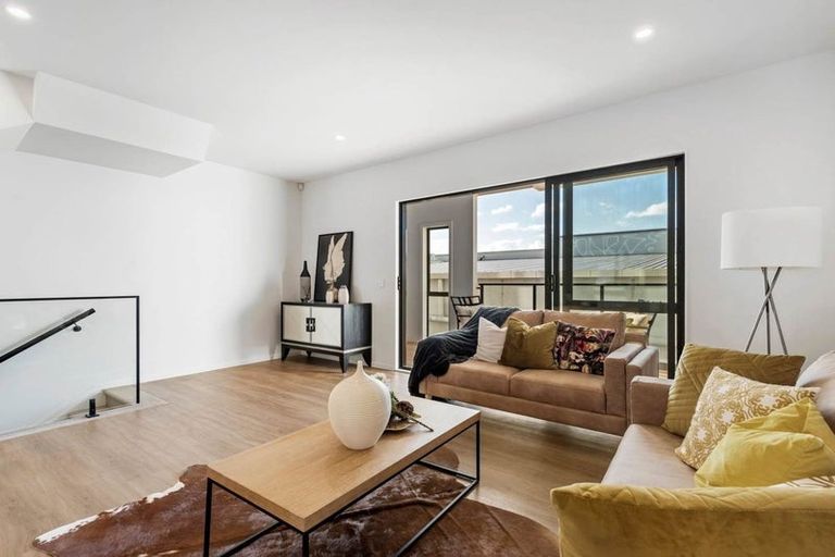 Photo of property in 20 Mina Way, Browns Bay, Auckland, 0630