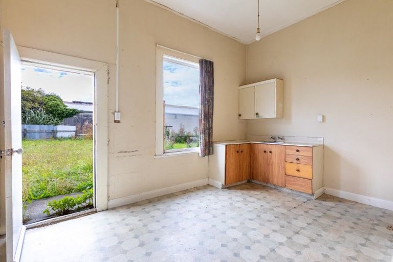 Photo of property in 17 Allardice Street, Dannevirke, 4930