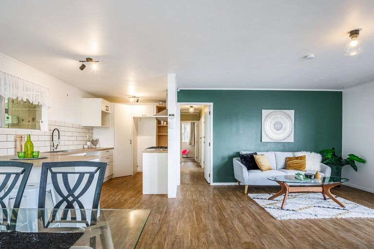 Photo of property in 15 Arde Place, Massey, Auckland, 0614