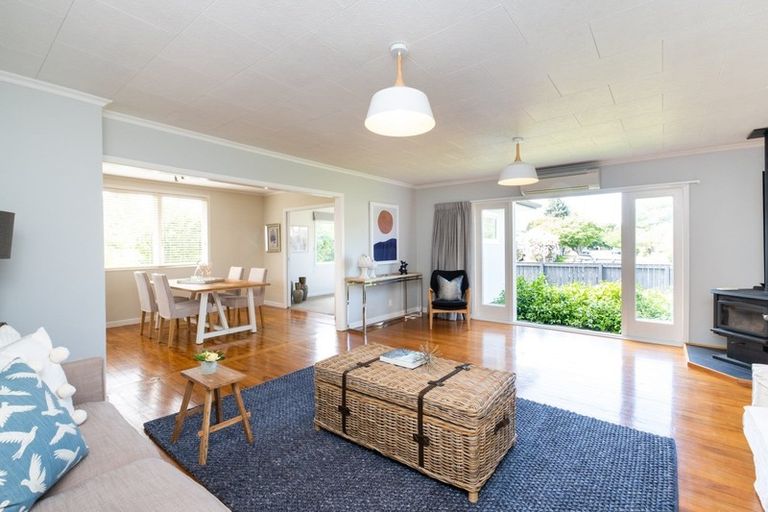 Photo of property in 11 Lipscombe Crescent, Havelock North, 4130