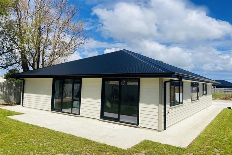 Photo of property in 166b Bridge Street, Bulls, 4818