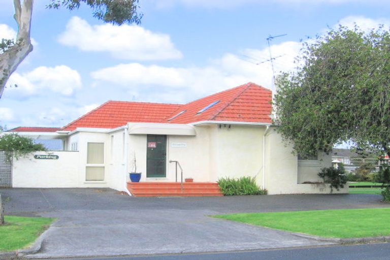Photo of property in 1 Tamaki Bay Drive, Pakuranga, Auckland, 2010