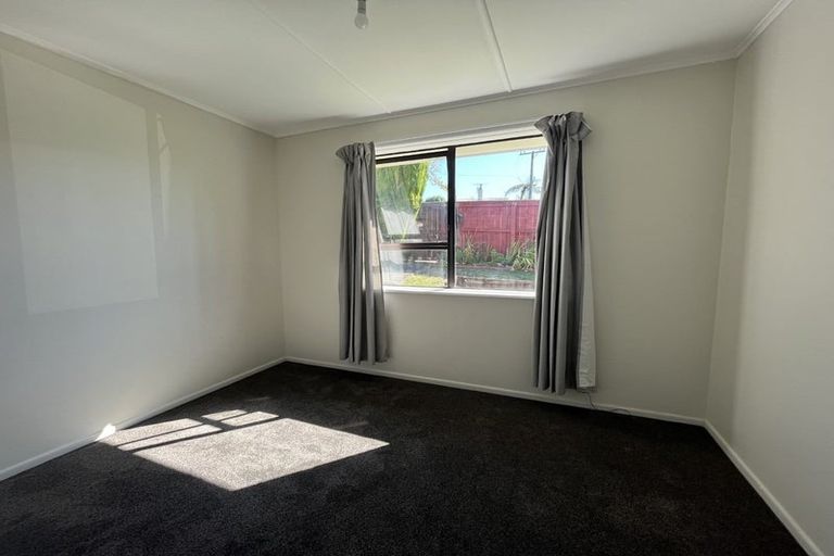 Photo of property in 114 Driver Crescent, Cannons Creek, Porirua, 5024