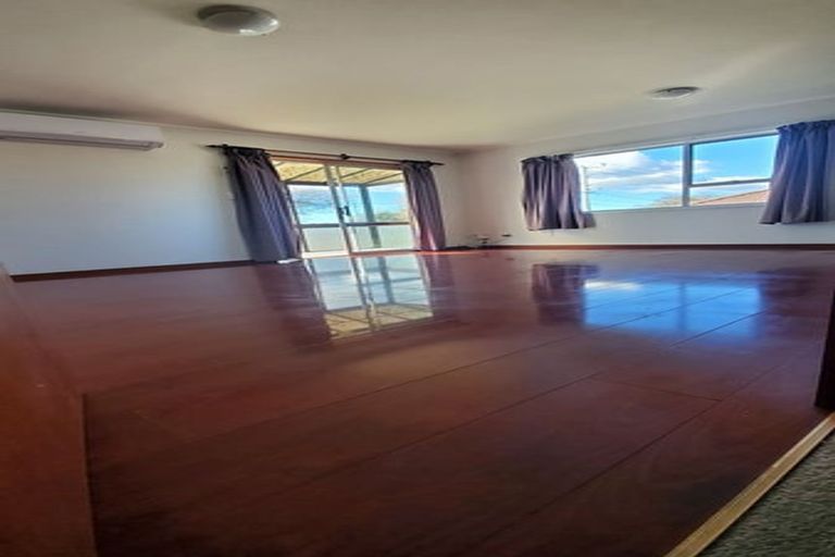 Photo of property in 2/56 Rimu Street, New Lynn, Auckland, 0600