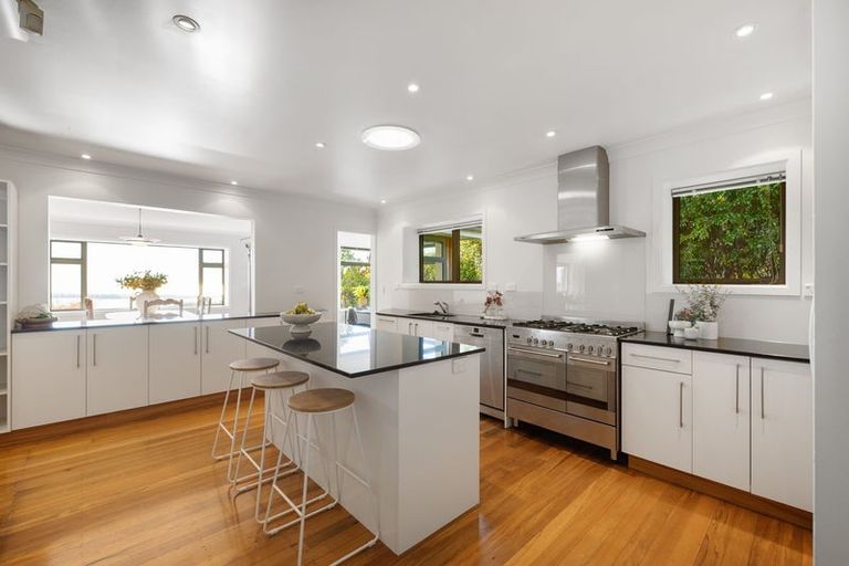 Photo of property in 8 The Rise, Mount Pleasant, Christchurch, 8081