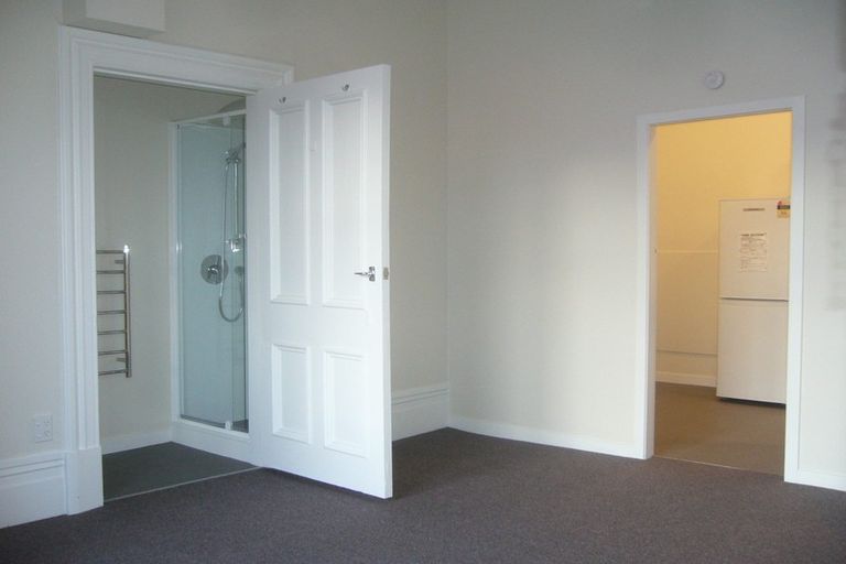 Photo of property in 4 Hawker Street, Mount Victoria, Wellington, 6011