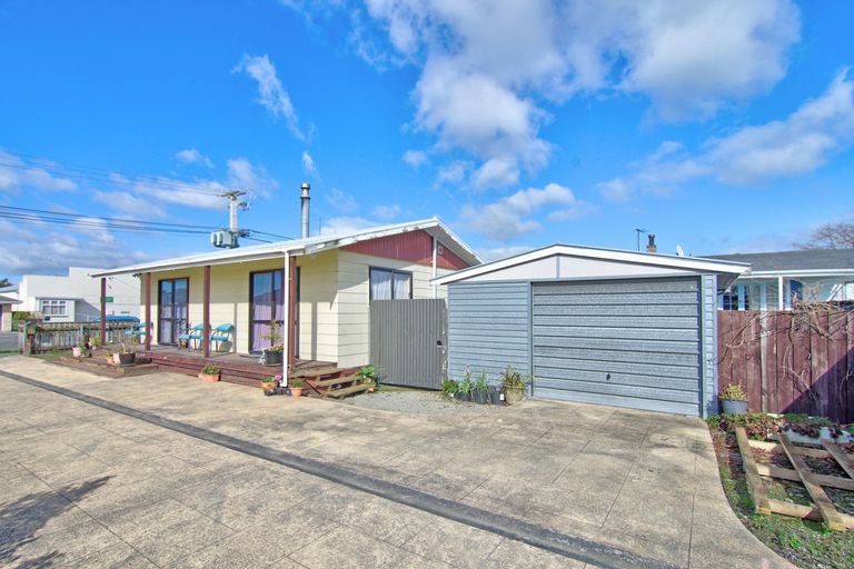 Photo of property in 10 Hogg Crescent, Masterton, 5810