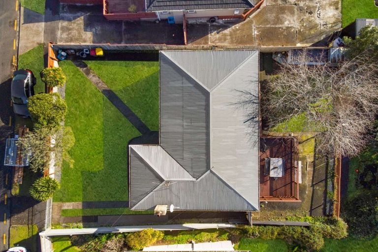 Photo of property in 9 Endeavour Street, Marfell, New Plymouth, 4310