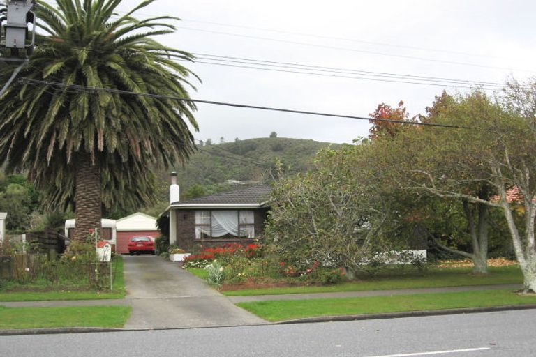 Photo of property in 26 Hawthorn Crescent, Stokes Valley, Lower Hutt, 5019