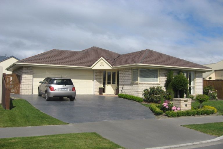 Photo of property in 6 Dinglebay Place, Casebrook, Christchurch, 8051