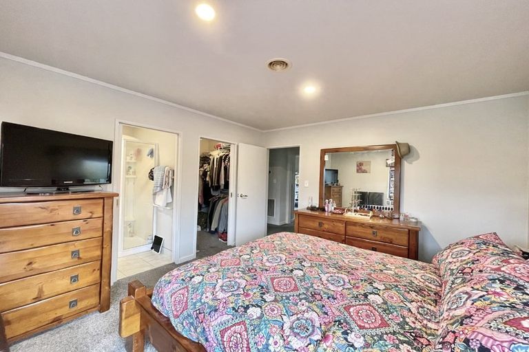 Photo of property in 34 Birkinshaw Grove, Riverstone Terraces, Upper Hutt, 5018