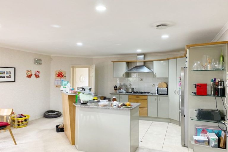 Photo of property in 4 Ballyroney Place, East Tamaki, Auckland, 2013