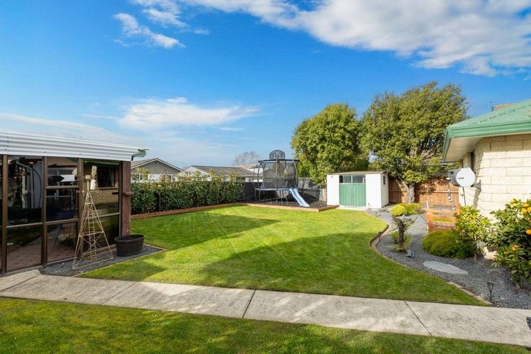 Photo of property in 50 Royal Park Drive, Parklands, Christchurch, 8083