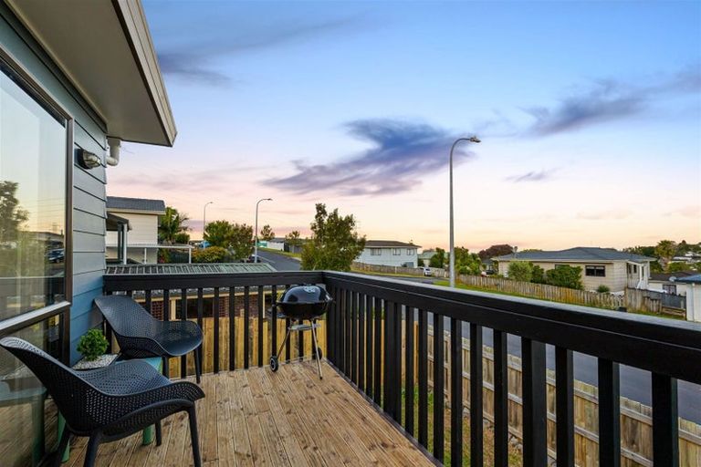 Photo of property in 38 Garton Drive, Massey, Auckland, 0614