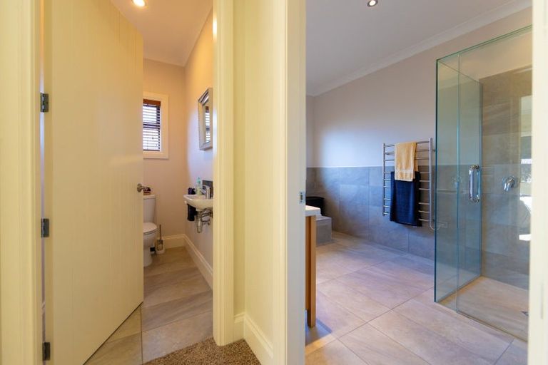 Photo of property in 12 Oak Place, Poraiti, Napier, 4112