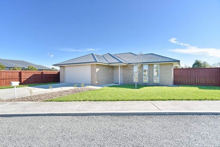 Photo of property in 69 Acacia Avenue, Rangiora, 7400
