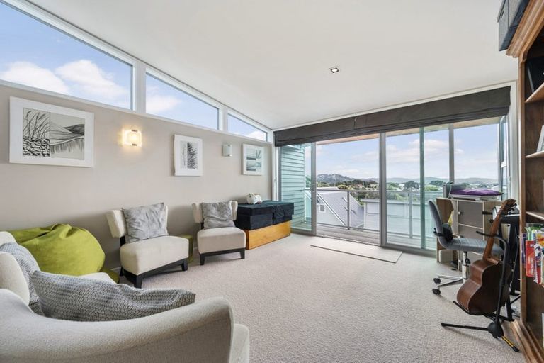 Photo of property in 36 Mantell Street, Seatoun, Wellington, 6022