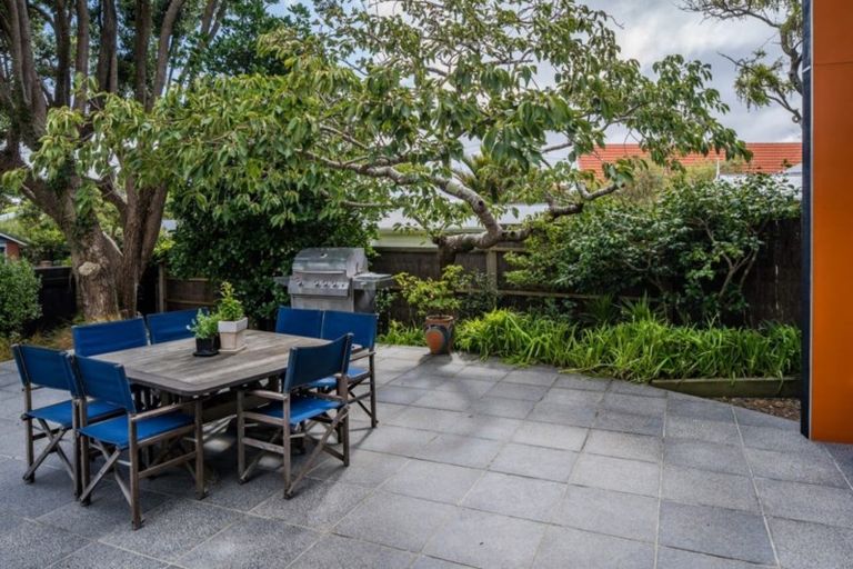 Photo of property in 22 Puriri Street, Eastbourne, Lower Hutt, 5013