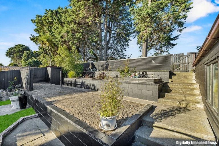 Photo of property in 12 Waratah Street, Avondale, Christchurch, 8061