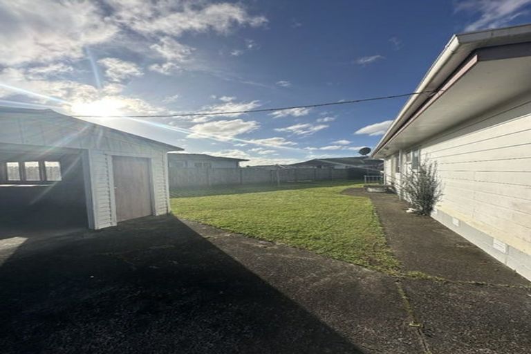 Photo of property in 38 Silverstone Place, Henderson, Auckland, 0612