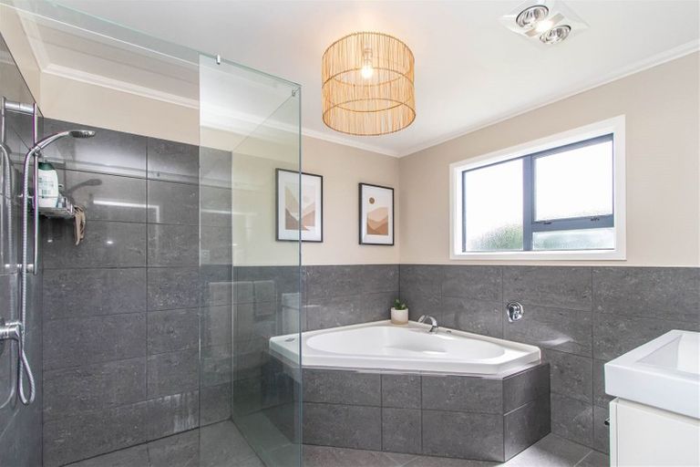 Photo of property in 98 Lincoln Road, Inglewood, 4389