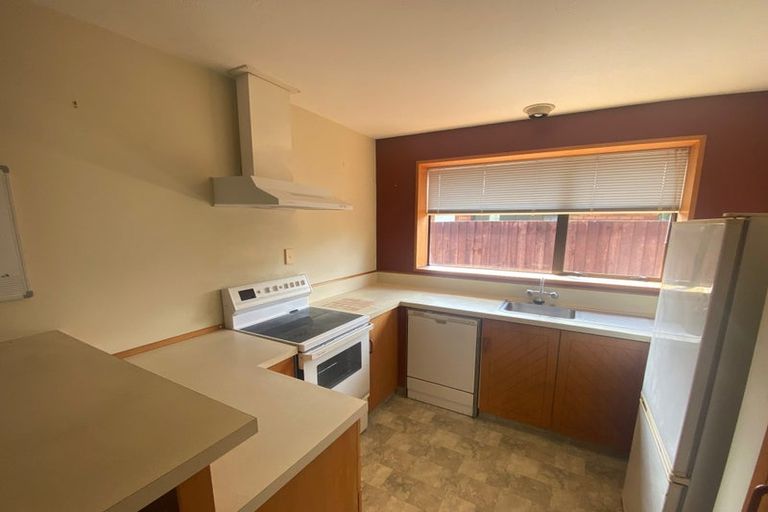 Photo of property in 2/5 Hibiscus Place, Redwood, Christchurch, 8051