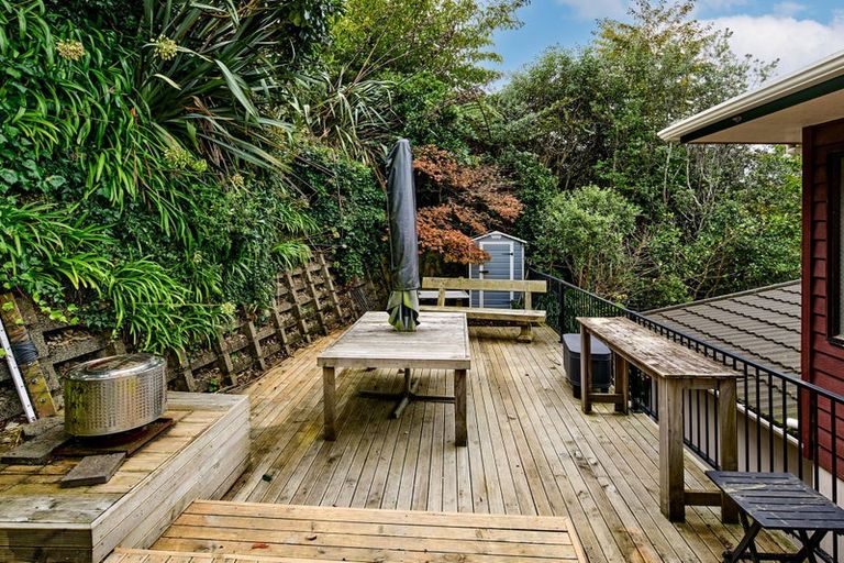 Photo of property in 12 Cullen Place, Tawa, Wellington, 5028