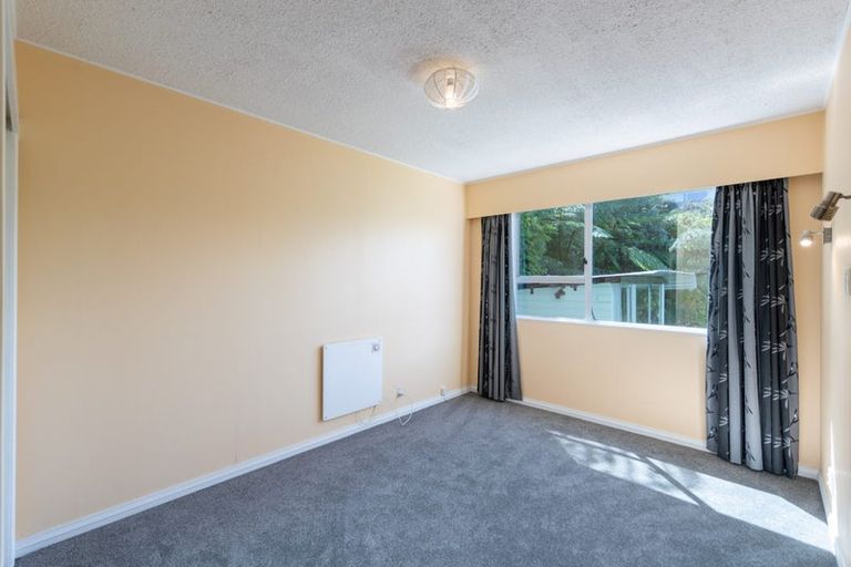 Photo of property in 3 Ardal Grove, Tirohanga, Lower Hutt, 5010