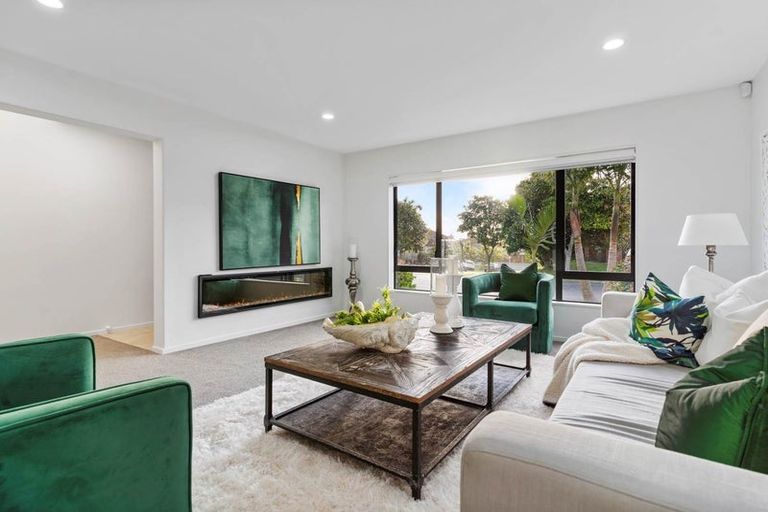 Photo of property in 1 Coachman Drive, Flat Bush, Auckland, 2016