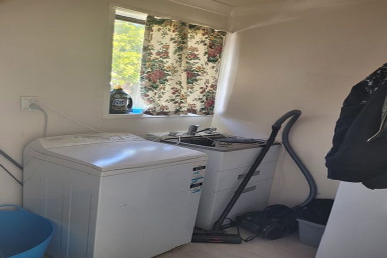 Photo of property in 12 Foyle Place, Glendene, Auckland, 0602